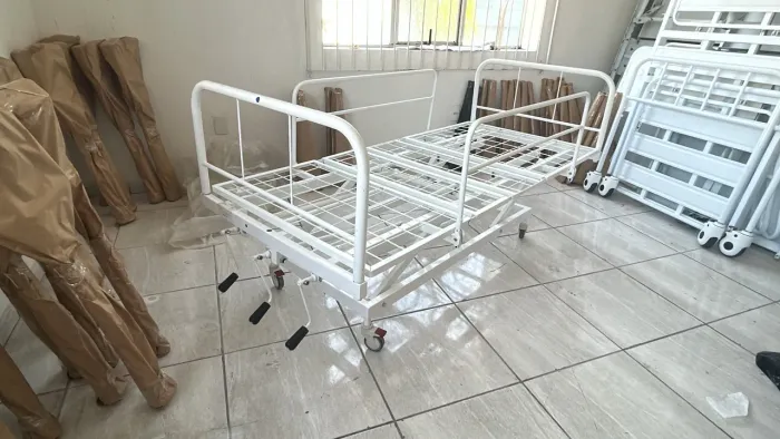 Cama Hospitalar três Manivelas