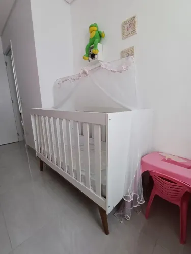 berço em mdf e madeira para bebê com colchão