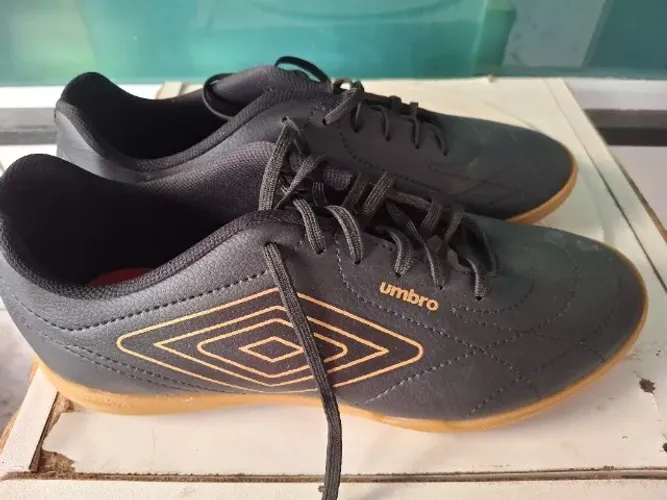 Chuteira futsal umbro