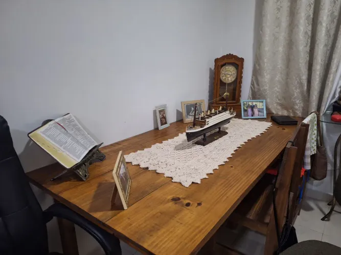 Vendo mesa de madeira