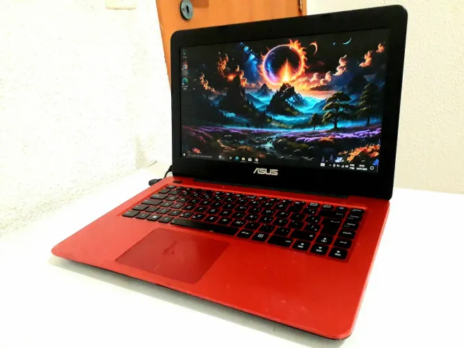 Notebook Asus i3 4005U 1.70GHz, 4GB de RAM DDR3, 500GB de HD e tela de 14 POLEGADAS