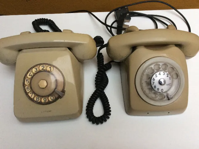 Telefones antigos de disco