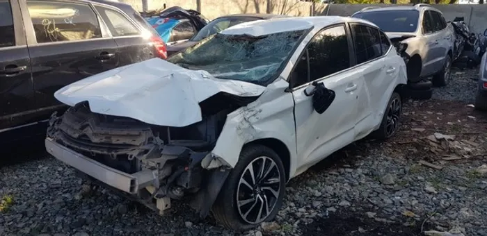 Sucata citroen c4 lounge 1.6 thp 2015 - retirada de peças
