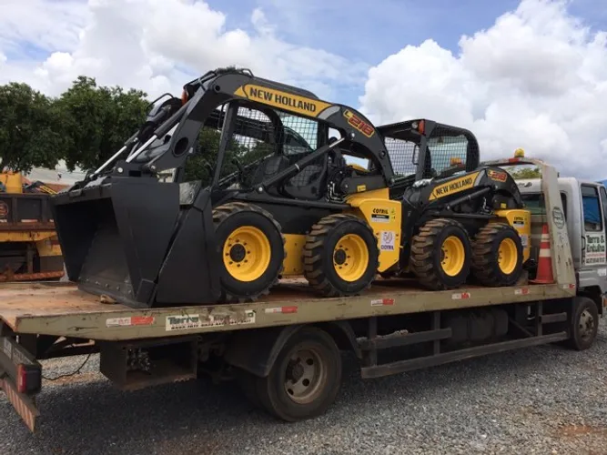 Bobcat ,pacarregadeira ,retroescavadeira 