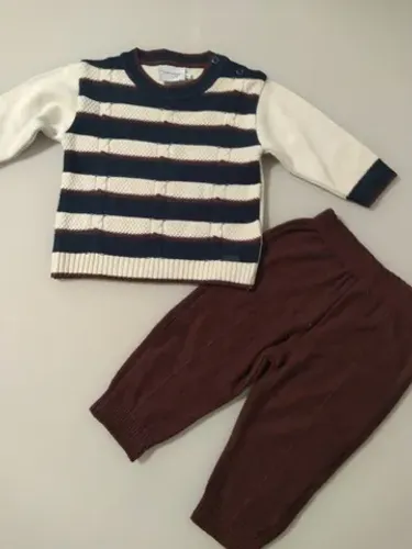 Suéter e calça jogger em tricô marca Noruega, tamanho P (0 a 3 meses)