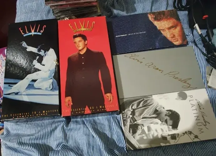 discos, dvds e revistas do Elvis Presley