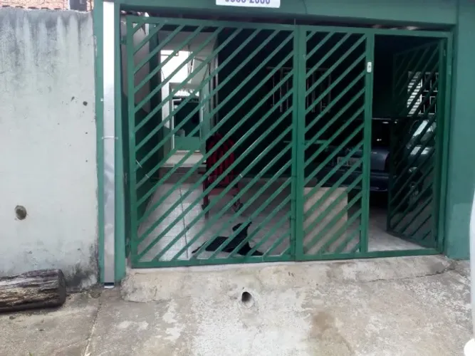 Vende-se Casa com 04 dorm. no Total no Jd. Amanda I - Aceita Financiamento