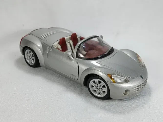 Miniatura Plymouth Pronto Spyder Maisto 1/24