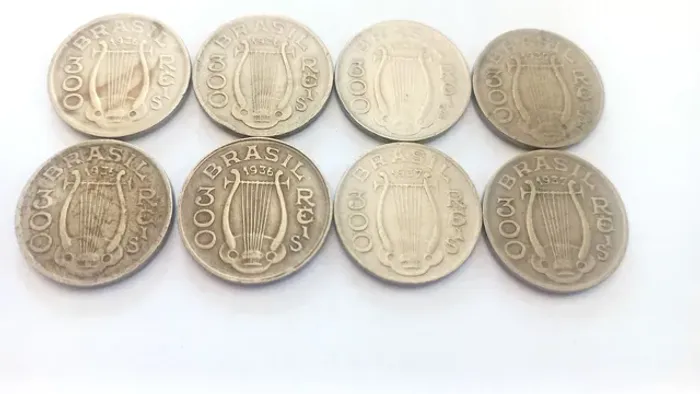 Lote de 8 moedas de 300 réis de níquel série personalidades ilustres Carlos Gomes