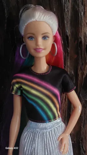 Boneca Barbie Cabelos Coloridos