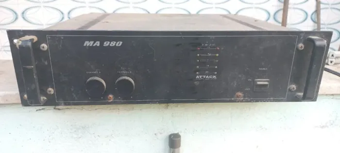 Amplificador Attack MA 980 funcionando os dois canais