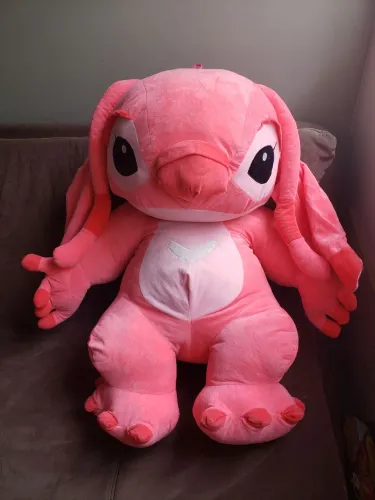 Pelucia da Angel, a namorada do personagem Stitch, do "Lilo & Stitch".
