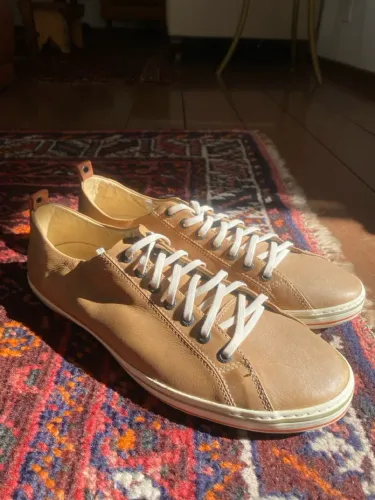 Tênis de Couro Bege - Conforto e Estilo