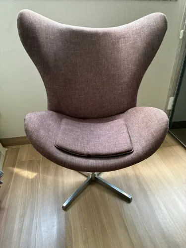 POLTRONA EGG COM PÉ GIRATORIO