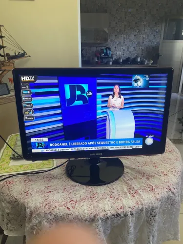 Tv monitor 24 polegadas de Led com conversor 