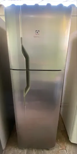 Geladeira Electrolux Inox Frost Free 330 Litros 