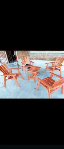 Conjunto de terraço em madeira maciça para área externa.