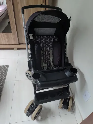 Carrinho para bebê marca Tutty Baby