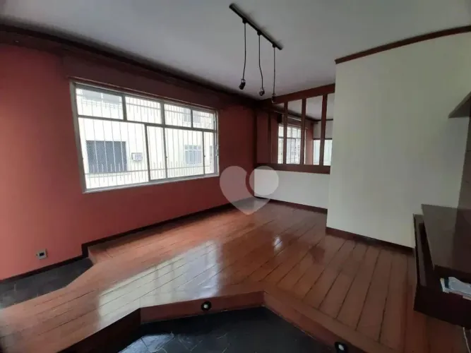 Apartamento duplex com 03 quartos, suite, área de serviço, terraço, em frente ao Norte Sho