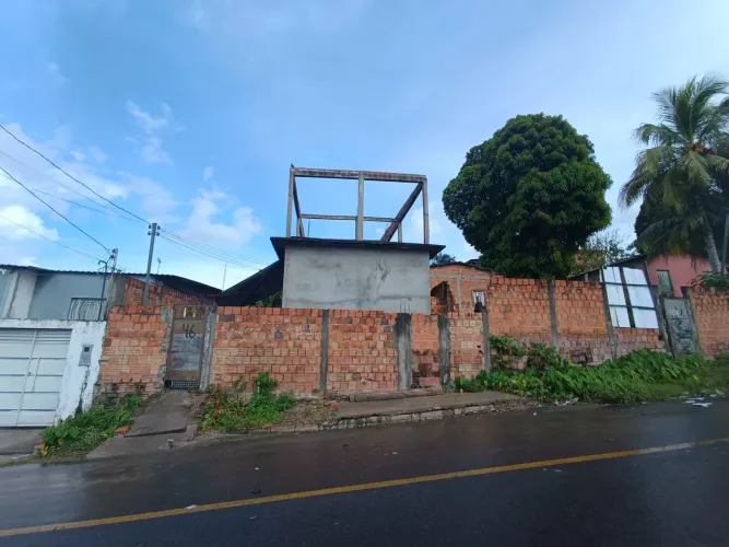 //Vila com 3 apartamentos no Santa Etelvina