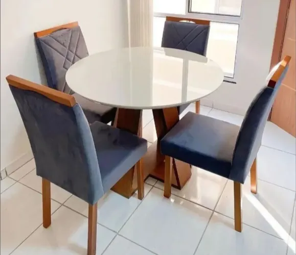 Mesa de jantar redonda com 4 cadeiras - vidro temperado off white cadeiras em madeira