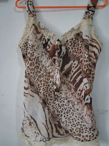 Blusa de Renda animal print Tamanho 42 em ótimo estado!!!