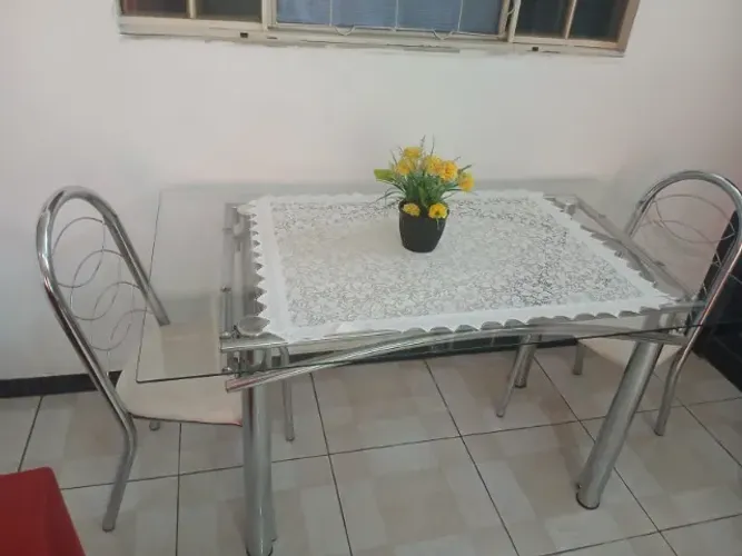 Mesa para sala de jantar em vidro temperado de 3mm toda em alumínio