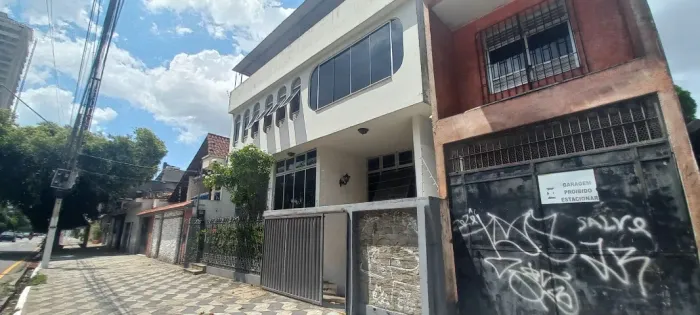 ALUGO CASA NA CONSELHEIRO PROXIMO A IGREJA DOS CAPUXINHOS