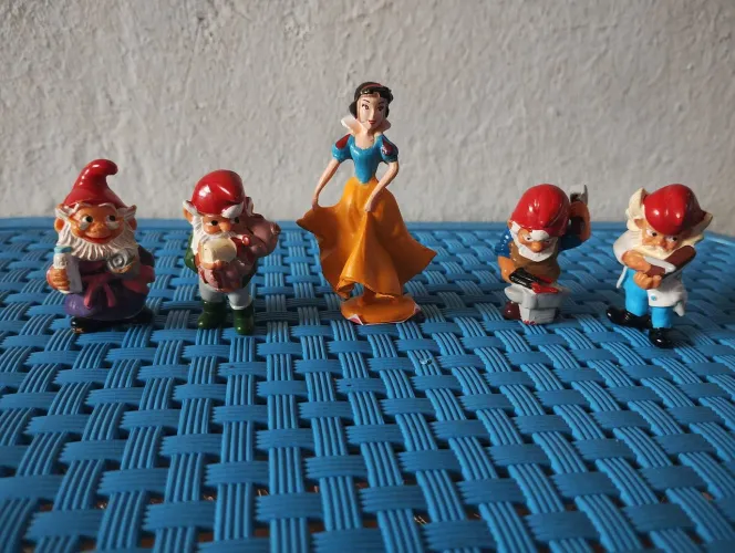 A Branca de Neve desenho anões