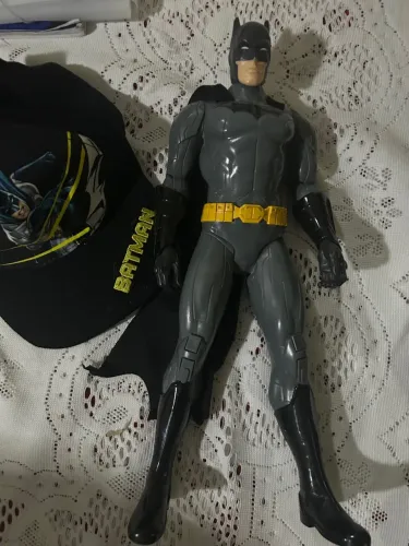 2 Bonecos Batman e Boné