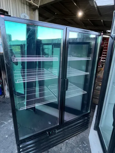 Geladeira Expositora com Portas de Vidro