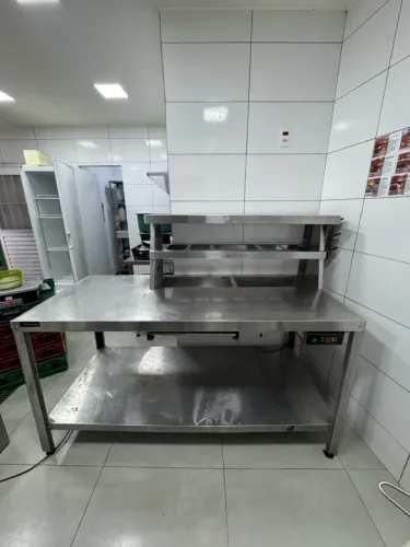 01-MESA OPERACIONAL 12 GN / COM PISTA AQUECIDA E BANHO MARIA EMBUTIDOS 