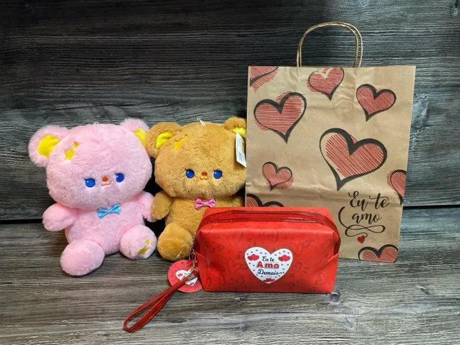 Dia dos Namorados - Kit: Pelúcia, Necessaire e Sacola Decorativa