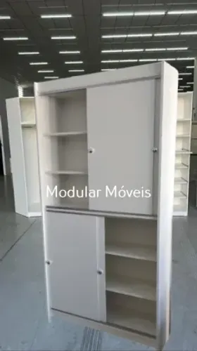 Prateleiras com Portas em MDF