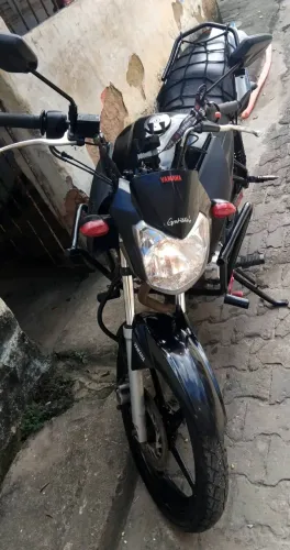 Moto de procedência minha de uso no meu nome transferência na hora pelo gov. A moto não t