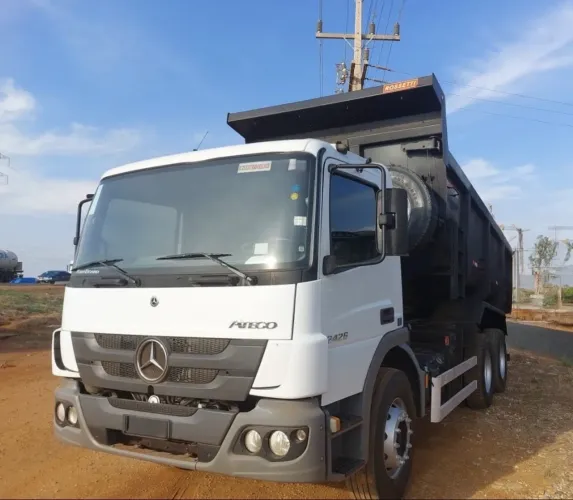 MB Atego 2426 ano 2022, 6x2, com caçamba Rossetti de 14 m, no MT