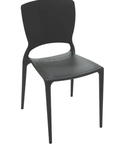 4 cadeiras pretas Tramontina: suporta até 180 kg