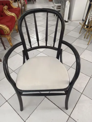 Cadeira com Braço em Madeira nobre