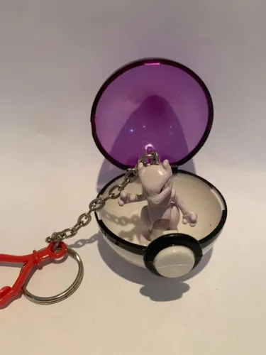 Miniatura Pokemon Mewtwo na Masterball Chaveiro - Nintendo 1999
