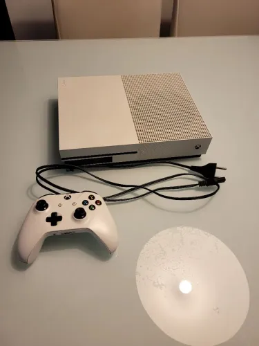 Xbox onde S 1 terabyte + 3 jogos 