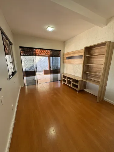 Alugo casa em Vicente Pires 