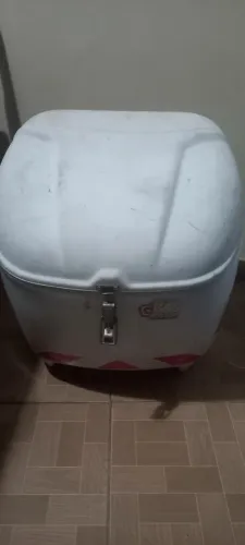 Vendo baú zerado inteiro sem nenhum detalhe e com chapan da 150