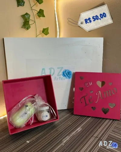 KIT Caixa em MDF Personalizada Vazada "Eu Te Amo" + Sabonete Artesanal + Vela Aromática