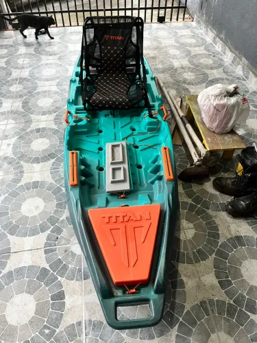 Caiaque Titan para Pesca Esportiva