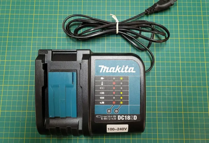 Carregador Makita DC18SD 18v