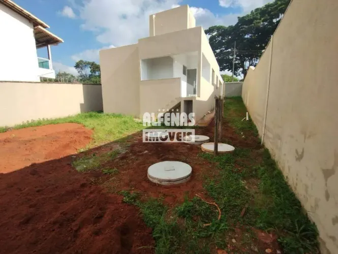 Casa à venda 3 quartos no Bairro VILA MARIA REGINA