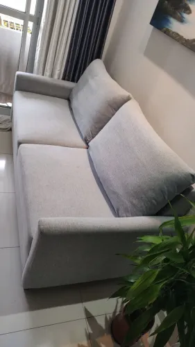 Sofá Fixo em tecido linho bom estado medindo 1,10 MT.