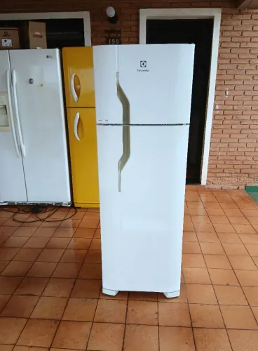 Geladeira Duplex Electrolux 260lts 110V.