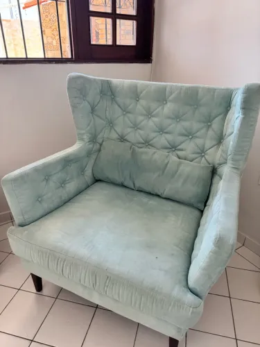 POLTRONA DECORATIVA CAPITONÊ - AZUL TIFFANY