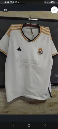 camisa titular (Home) do Real Madrid da temporada 2023/24, fabricada pela Adidas.